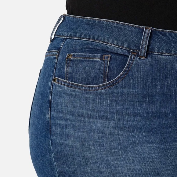 Lee Women's Plus Size Midrise Regular Fit Capri Jeans Pant 20W - Picture 8 of 14